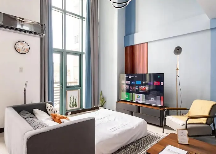 Stylish Loft, 65 In Uhdtv W Fast Wifi + Pool & Gym * Manila