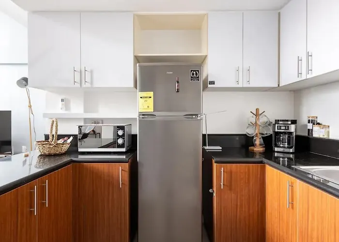 Stylish Loft, 65 In Uhdtv W Fast Wifi + Pool & Gym *