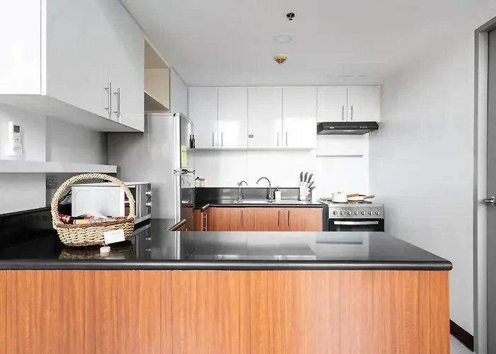 Stylish Loft, 65 In Uhdtv W Fast Wifi + Pool & Gym *
