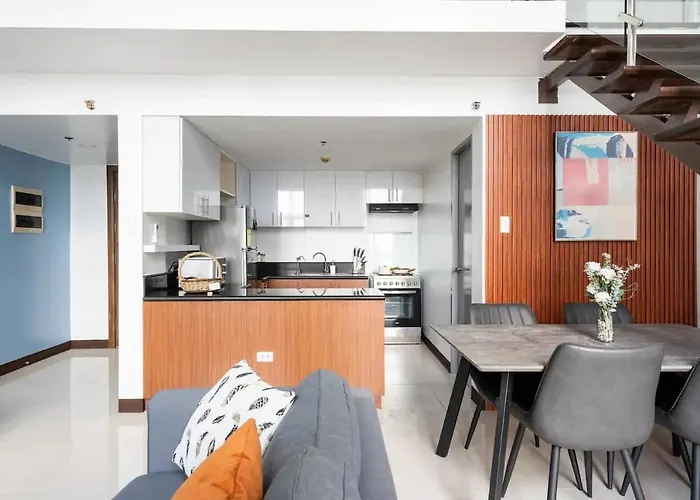 Stylish Loft, 65 In Uhdtv W Fast Wifi + Pool & Gym *