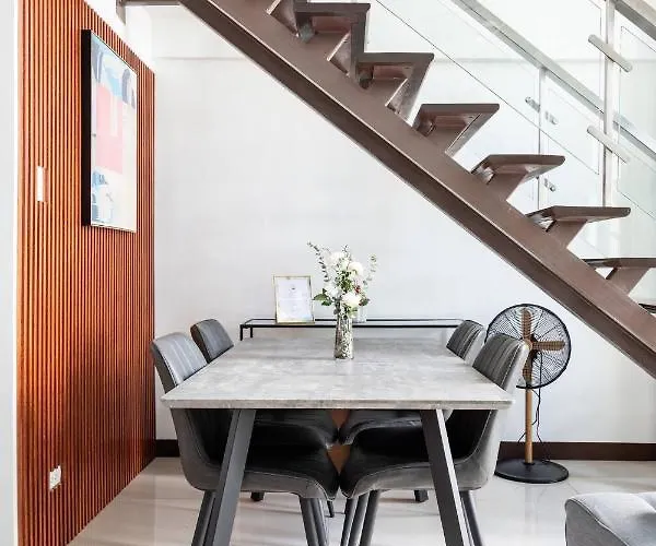 Stylish Loft, 65 In Uhdtv W Fast Wifi + Pool & Gym *