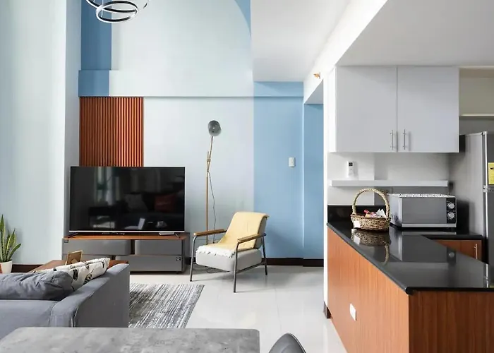 Stylish Loft, 65 In Uhdtv W Fast Wifi + Pool & Gym *